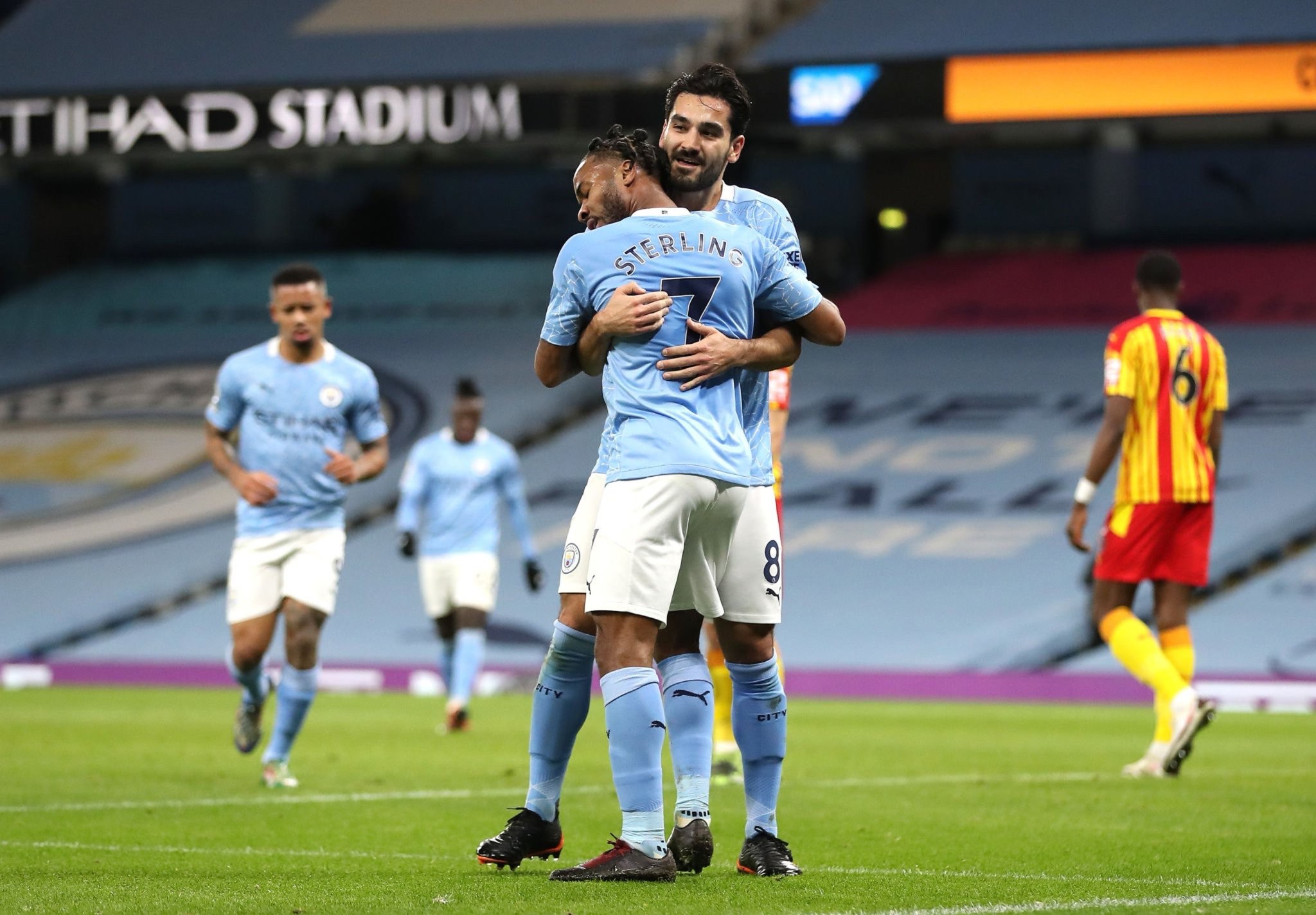 经验使他在 经验使他在